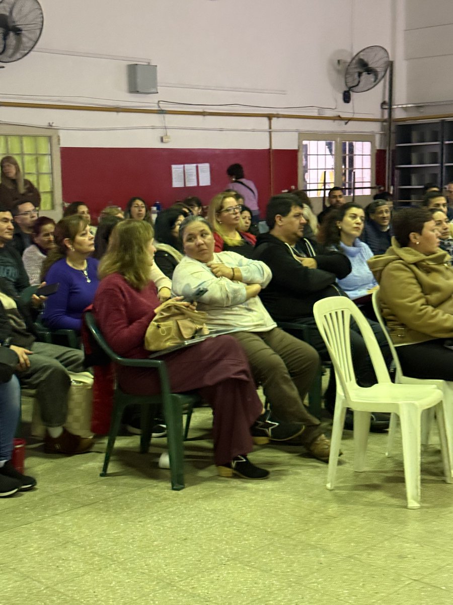 NoraBedano's tweet photo. @Educacioncba capacitamos en modo permanente a las mas de 2000 Cooperadoras Escolares Cordobesas que dia a dia contribuyen grandemente a sostener los excelentes resultados en aprendizajes @vistoriaflores @norbertoalmara @HAFerreyra https://t.co/XeYveY3KkX