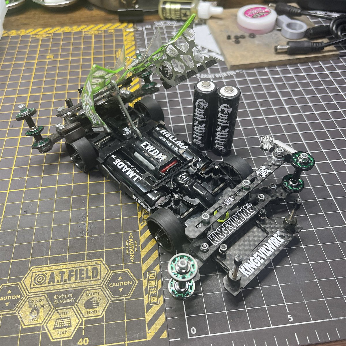 NAKA_M4WD's tweet photo. evilwireのバッテリー用ステッカーがカッコ良すぎて泣いた😂 https://t.co/87ahAiauqP