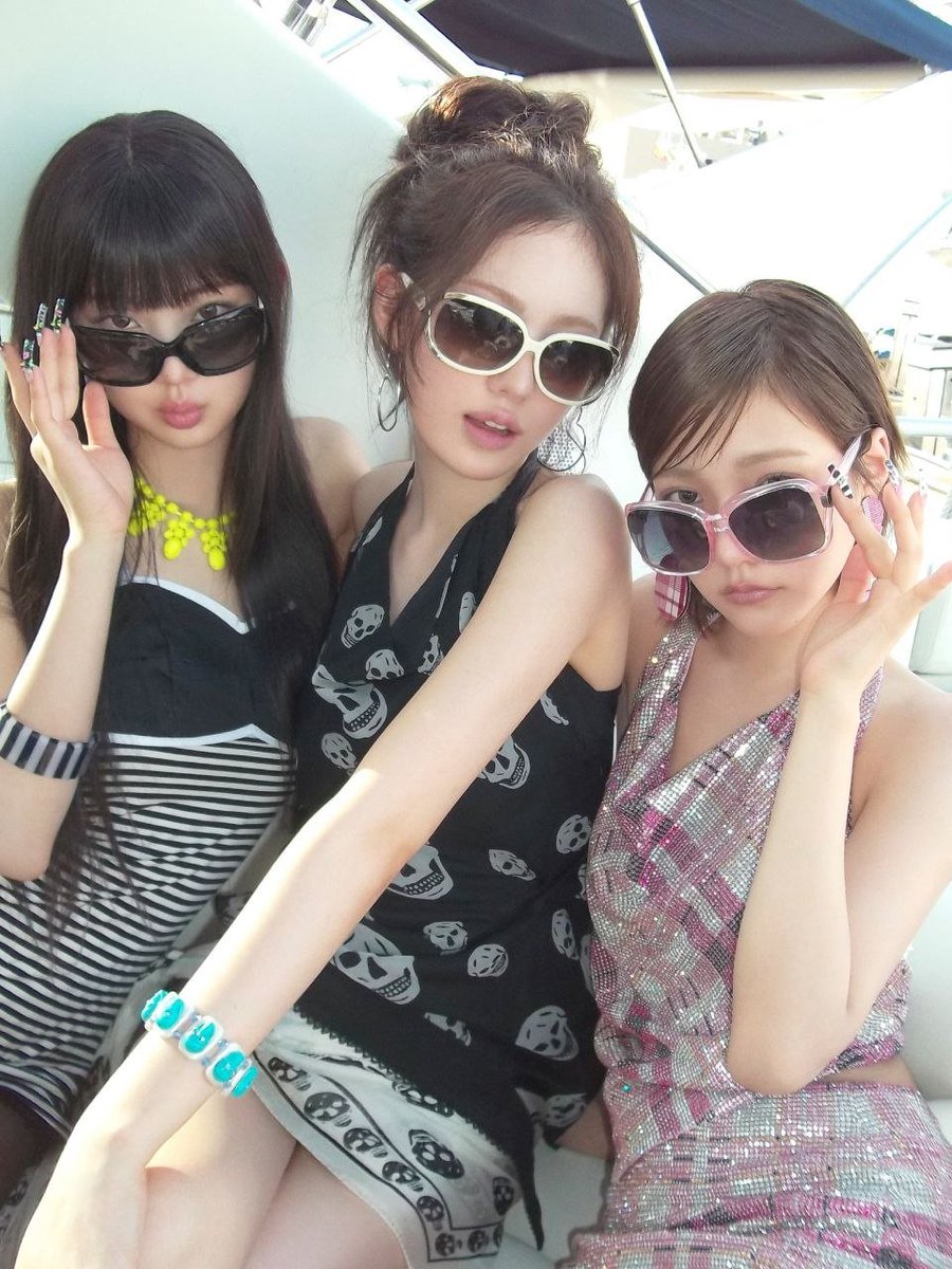 lleesuii's tweet photo. “.. good luck trying to match our energy ..” https://t.co/uxEBE2dfeg