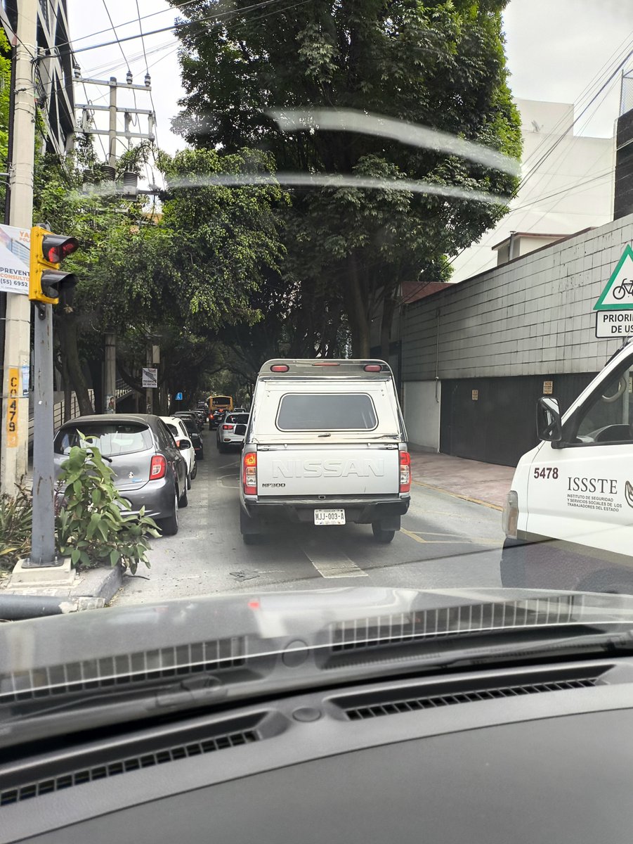 YoliNuez1275975's tweet photo. @HalloweenSalem2 @FiscaliaCDMX @SSC_CDMX De nada sirve denunciar,me tocó un monta choques en Av.Constituyentes qué destruyó mi auto y justo había una patrulla con una inútil oficial qué no hizo nada y lo dejó huir,se denuncia en la Alcaldía MH y no hacen nada por ser delincuentes del Edo.Mex,pura impunidad https://t.co/MyfxnfYIIU