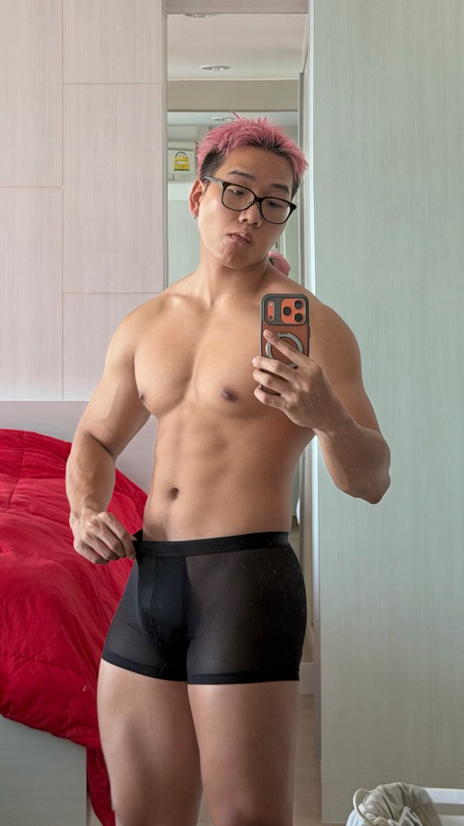 PPunggnu's tweet photo. International underwear day they said https://t.co/J04RBZz3GJ