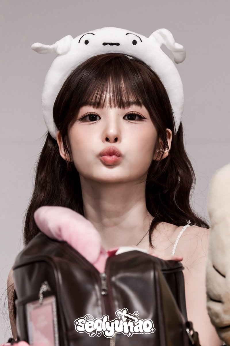 seolyunao's tweet photo. 260806 MS Fansign in Tokyo🐰🫤

#NMIXX #엔믹스 
#NMIXX_WORLDTOUR_ZEROFRONTIER 
#SULLYOON #설윤 https://t.co/3YqRZgvYiQ