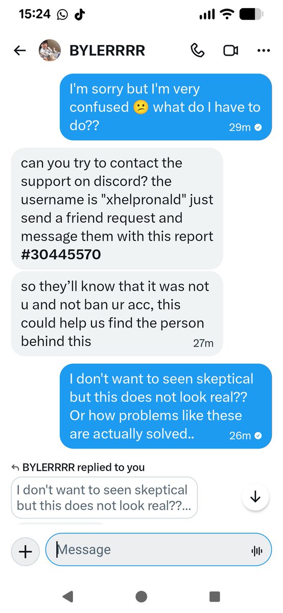 lully_250's tweet photo. Y'all I think I'm getting scammed... I blocked both users (discord guy and fellow butler account) I'm confused plus help https://t.co/bIWRUCk4pT