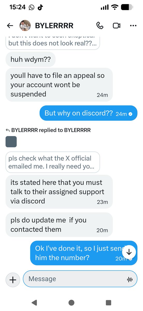 lully_250's tweet photo. Y'all I think I'm getting scammed... I blocked both users (discord guy and fellow butler account) I'm confused plus help https://t.co/bIWRUCk4pT