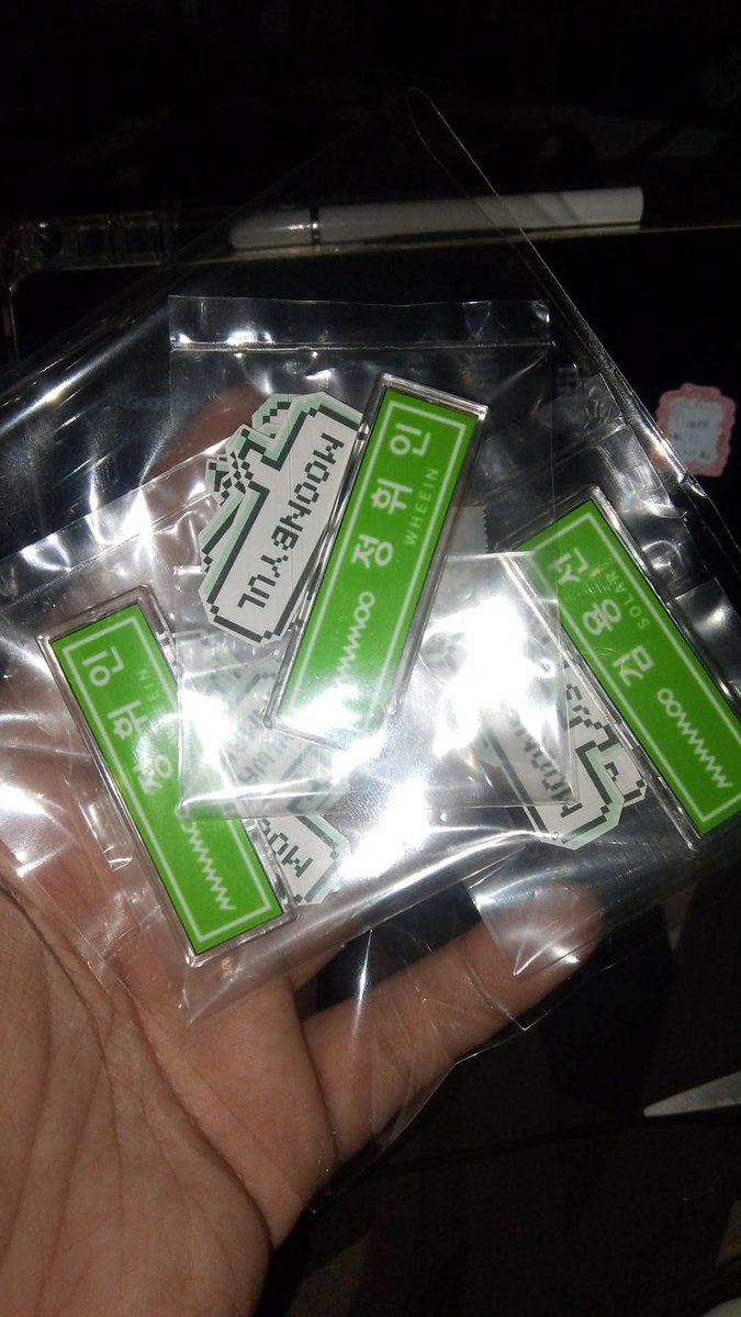 handoz_42's tweet photo. freebies packed and ready to be given away😁 pakiubos po on dday hehe

see u all this sat co-filo moomoos💚
#4WARDinManila #MAMAMOO https://t.co/FsGL6uUoyK