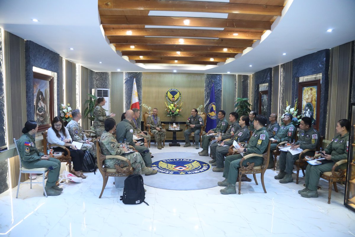PhilAirForce's tweet photo. BALITANG PAF | PAF, US SPACE FORCES PACIFIC TINALAKAY ANG KOOPERASYON SA SPACE OPERATIONS
See full story:
https://t.co/js43omfh5d
#FocusPAF #GuardiansOfOurPreciousSkies #PAFYouCanTrust #OneAFPOnePhilippines #StrongAirForceStrongPhilippines #AFPYouCanTrust https://t.co/aE9uqxmlBh