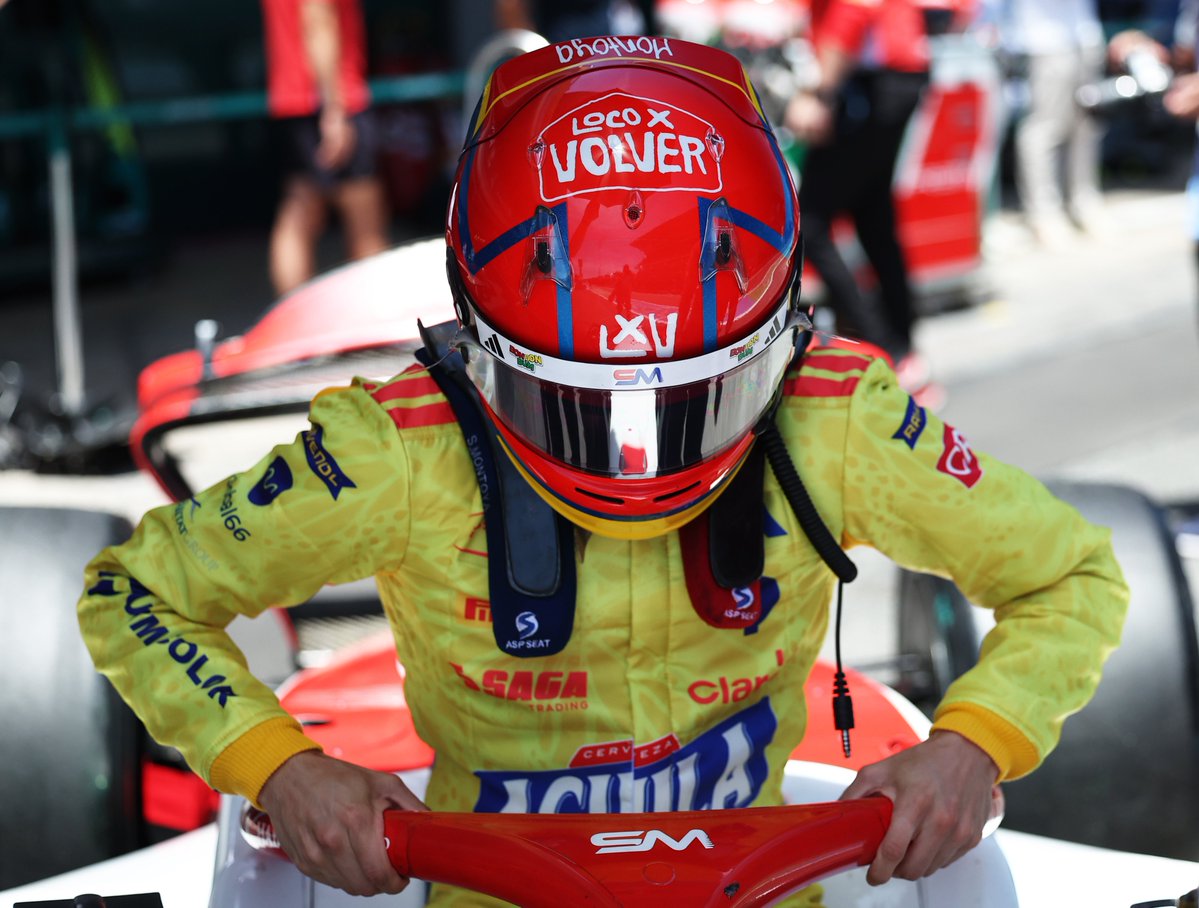 Formula2's tweet photo. You may have noticed that Sebastian Montoya has been sporting a new look on track recently... 🤩🇨🇴

Seb took us through the inspiration behind his new look ➡️ https://t.co/YcEqE7qwhB

#F2 #RoadToF1 https://t.co/FmQheP8VIk