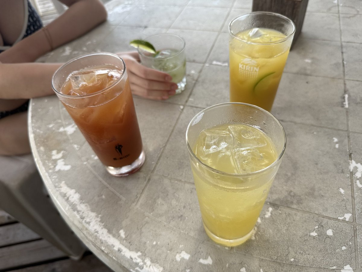 satton_482nanch's tweet photo. 夏の一日をなんちゃらアイドルとSBQアイドル部のメンバーと逗子の海で過ごせた〜

なんちゃらとSBQ各個人オリカクがあったし、ネーミングも最高❗️
写真はまほりん、なんちゃら、ひよりオリカク🍹

久しぶりに夕方の砂浜を見れた
推しの子達と過ごす時間は何とも言え��いね〜仕事疲れなんて忘れちゃう https://t.co/hIZoVW9I3D