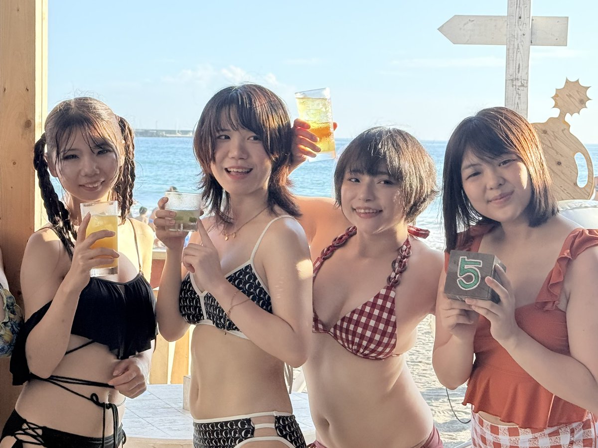 satton_482nanch's tweet photo. 夏の一日をなんちゃらアイドルとSBQアイドル部のメンバーと逗子の海で過ごせた〜

なんちゃらとSBQ各個人オリカクがあったし、ネーミングも最高❗️
写真はまほりん、なんちゃら、ひよりオリカク🍹

久しぶりに夕方の砂浜を見れた
推しの子達と過ごす時間は何とも言え��いね〜仕事疲れなんて忘れちゃう https://t.co/hIZoVW9I3D