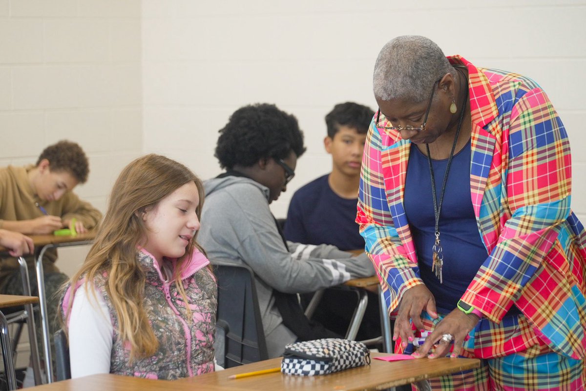 RichlandTwo's tweet photo. Day 2 is underway at @KMMPMPanthers! 💚 Students are walking through the doors focused, energized, and ready for another great day of learning. Let’s make today a great day! 📚 #Back2Two #LeadingTheFutureOfLearning https://t.co/dJnVaftjkx
