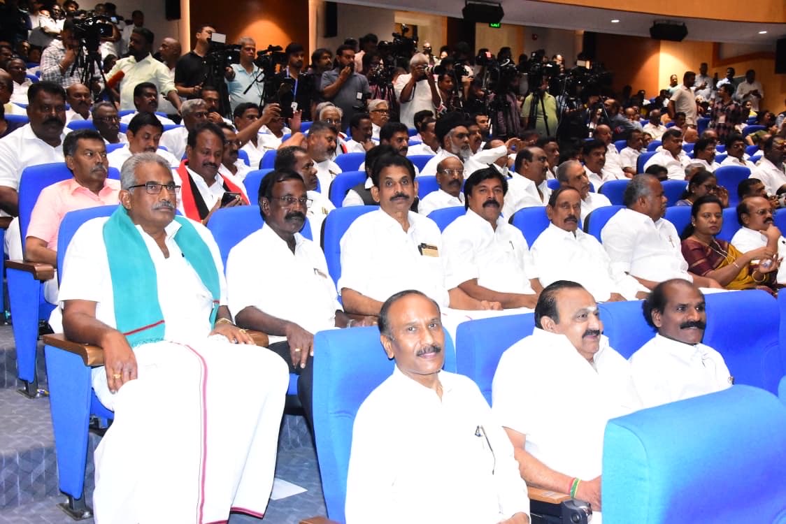 VaranavasiR's tweet photo. டெல்லியில் நடைபெற்ற *தலைவர் வைகோ அவர்களின் VAIKO IN PARLIAMENT புத்தக வெளியீட்டு விழாவில் கலந்து கொண்டு வாழ்த்துக்கள் தெரிவித்தேன்.* https://t.co/AK9TOnYmfF