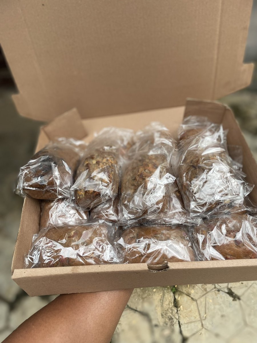 TheekVeee's tweet photo. Box of 15 minis off to Sango for a get together
We deliver everywhere in Ogun state patronize me for your events !!!
📍Funaab axis Abeokuta
#Vendorena
#iyaloja https://t.co/K9VxU3keTG