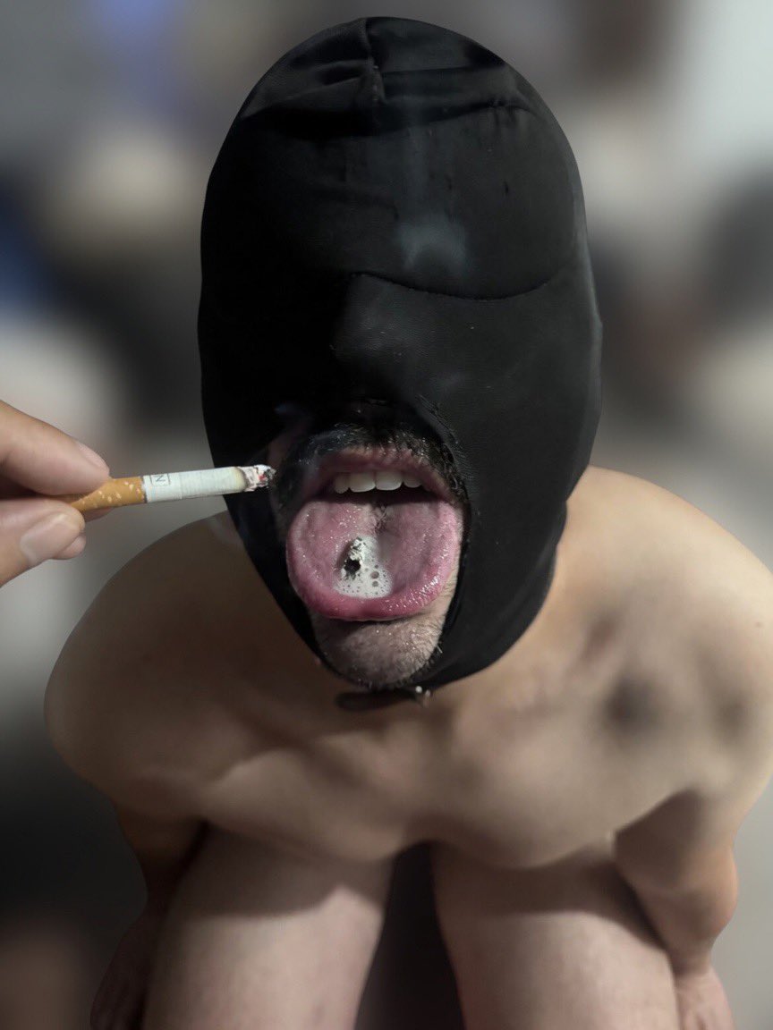 masteriberico's tweet photo. Ceniza en la lengua. 🚬
Así empiezan los que sirven de verdad 🧎🏻

Los serios abren MD.
Los demás sobran 💩

#MasterEspañol #Sumiso #Findom #Servicio #master #pies https://t.co/5NkRvN6LPK
