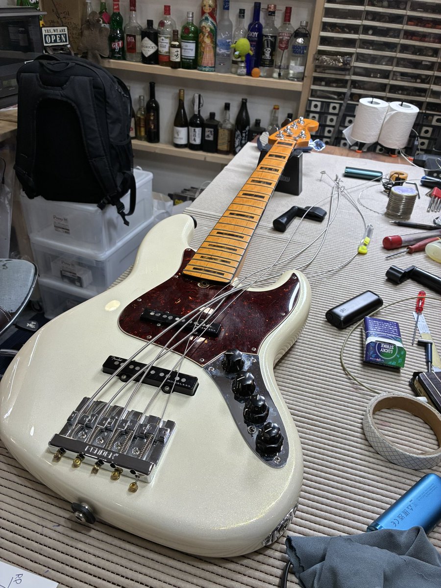 Junichi1217bass's tweet photo. ツアーも終わったのでベースメンテナンスして貰いました☺️

急遽なのに対応していただき本当感謝です🙏

転けた時に持ってたのでこれで安心できます😮‍💨 https://t.co/wcWdkjslO8