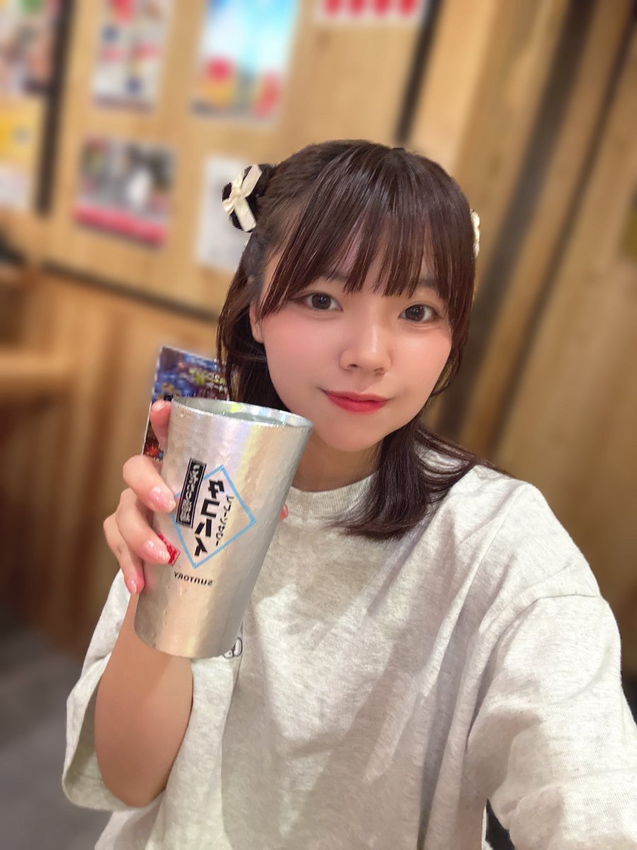 ChitChat_MOENE's tweet photo. ギャラボアイドルコレクション
ありがとうございました💖🎀
トリということもあって緊張してたけど、みんなの声沢山聞けて楽しかったー！

そしてなんと今日可愛いお顔がなくて😭
みんなの好きなもえね写真でもリプにください🥹
とりあえずタコハイ飲みたいの心意気の為この写真🍻 https://t.co/q023diWmPl