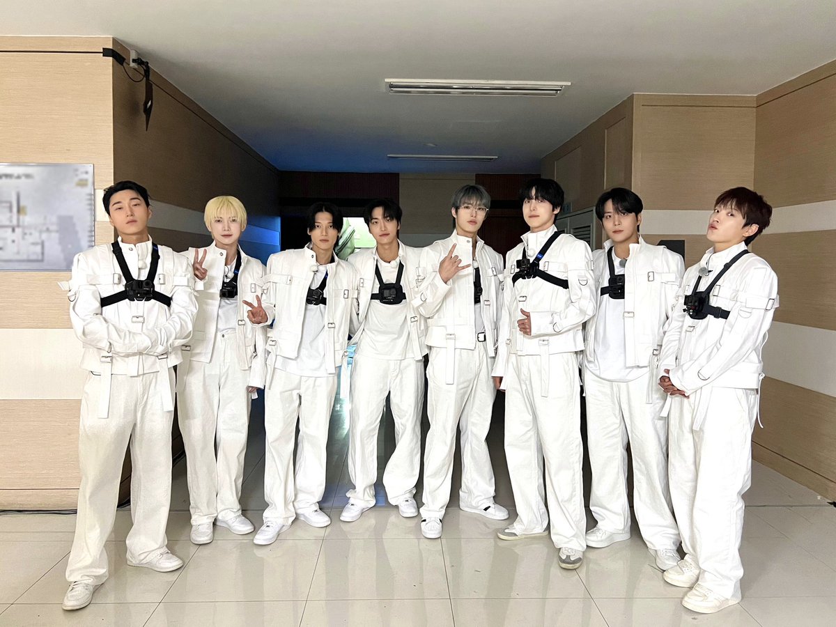 heartinsani's tweet photo. guess who hates horror contents in ateez.. level impossible https://t.co/LAae7ENkrH