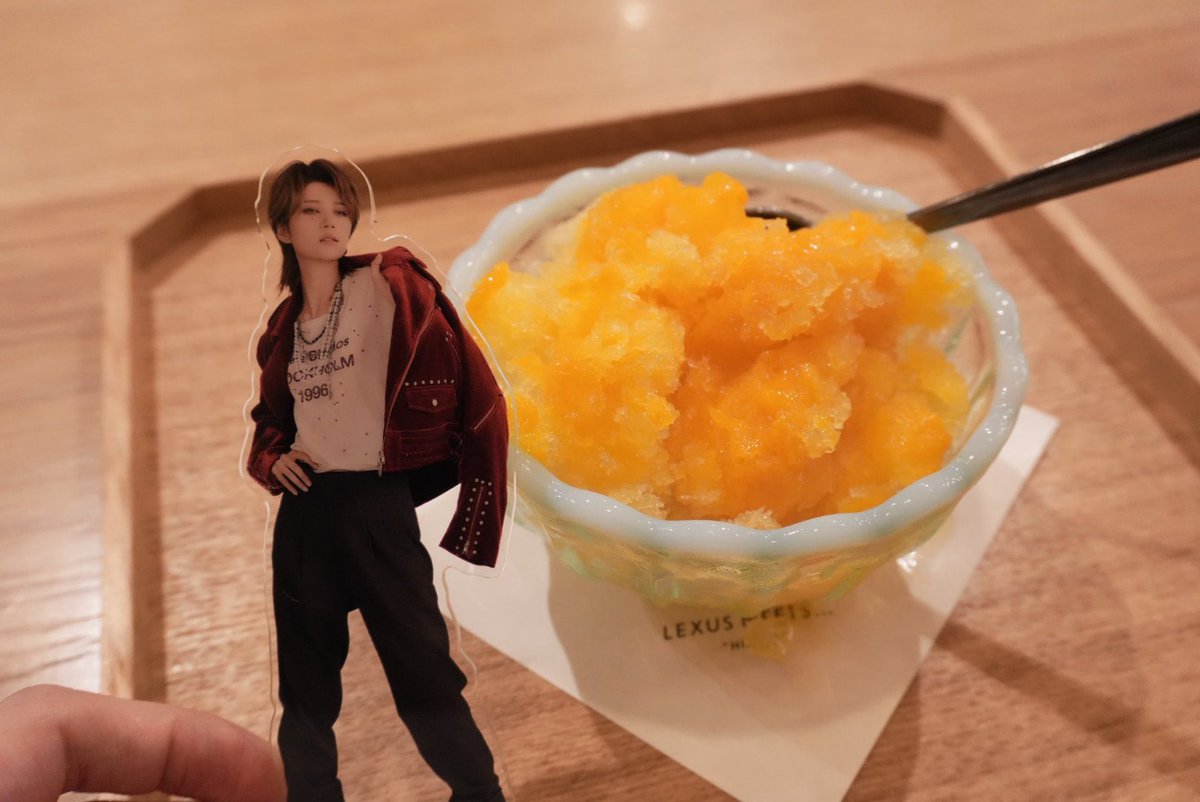 kitristar's tweet photo. 記念すべき人生初有給でした！かき氷は写真撮る前に食べ始めたので途中です！
ここまではひとりでふらふらしてたけど、トークサロン前に昼回参加組にも会えてわいきゃいできてうれしかった🫶 https://t.co/TIYC2ckoWq