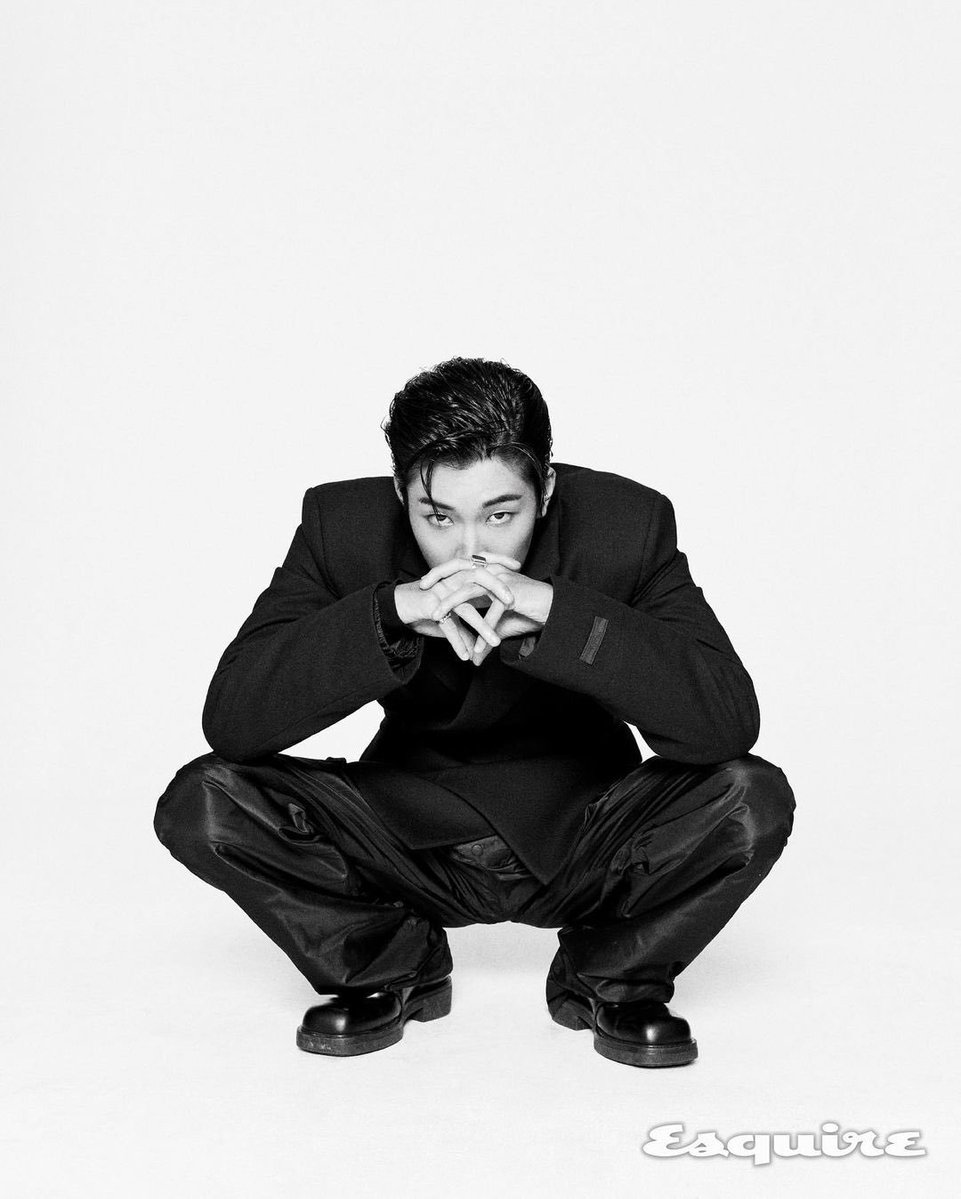weoonu's tweet photo. My winsomeness emitted in the monochrome shade. And instead of darkness, I found a peace that tucking me. I, Jeon Wonwoo, in a photoshoot for Esquire Korea. https://t.co/WOiSOe07kU