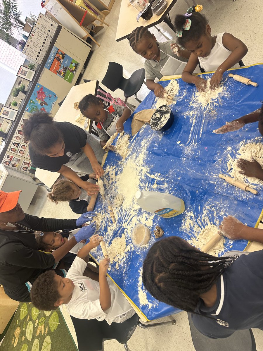 IndiaWitcher's tweet photo. Every day is an opportunity to explore, discover, and learn. 📚
    #FPCSCH #FriendshipsJourneyto30 #OneFriendship #AspireMore https://t.co/TmNyZcOduO