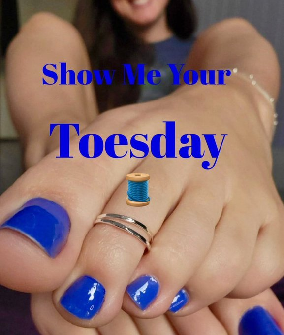 HrnyMaria1's tweet photo. It's Toesday.
Show us your best feet pics.
#feet #soles #toes https://t.co/P2X7sPLfuL