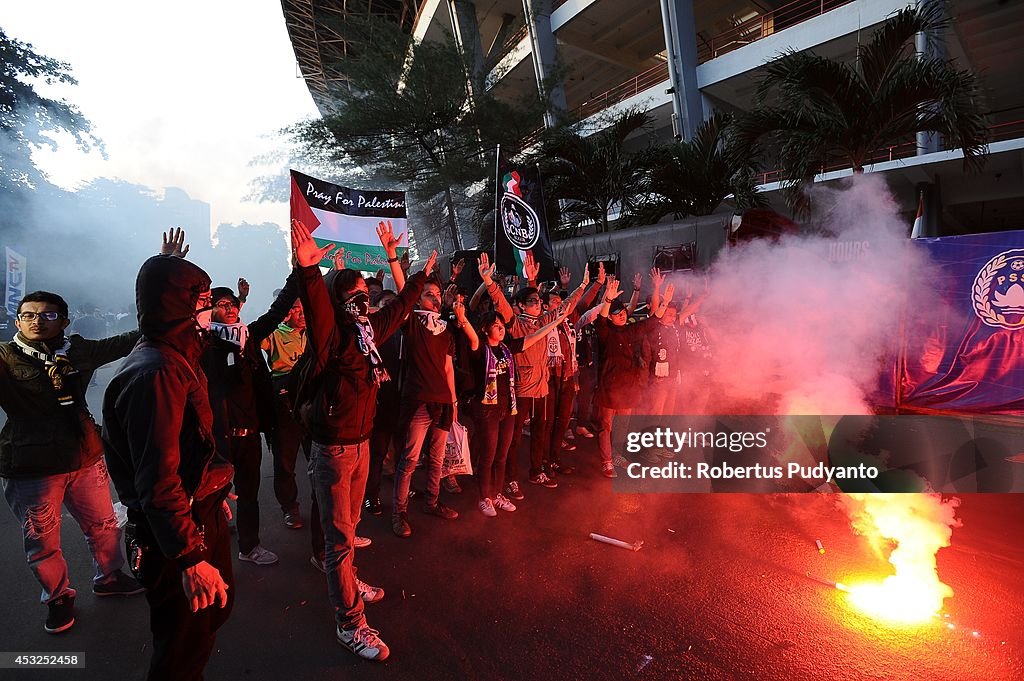 JCIndonesia's tweet photo. Hari ini, 12 tahun lalu: Indonesia Selection All Star Team vs Juventus FC

Juventus on tour. Jakarta è bianconera!

Coba share foto2 kalian dan dari chapter mana saja waktu itu. 😎 https://t.co/ZOzC5Pa8gC