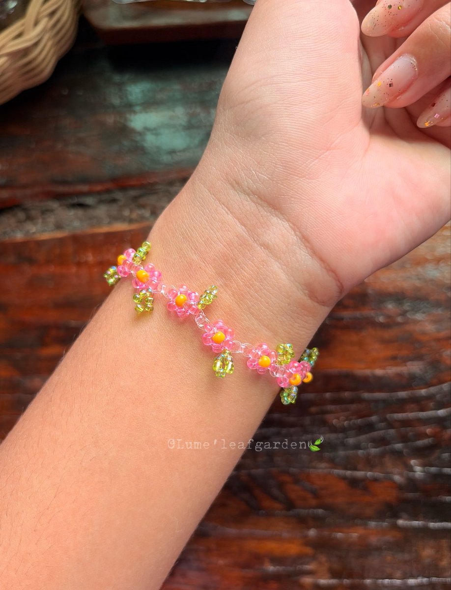 LumeleafGarden's tweet photo. 🌸 Pink Blossom
สร้อยข้อมือลูกปัดแฮนด์เมด โทนชมพูใส ตกแต่งใบไม้สีเขียว

✨ราคา 49.-
📦 ค่าจัดส่ง 39.-
🚚 พื้นที่ห่างไกล +10.-

💌 สั่ง 2 ชิ้นข���้นไป คิดค่าส่งรอบเดียวนะค่า💖

📩 สนใจสั่งซื้อหรือสอบถามเพิ่มเติม ทัก ig ได้เลยค่า 🥰💕#กำไล #กำไลข้อมือ #accesorios #ฟีดดด #fyp https://t.co/p66YRrMUlm