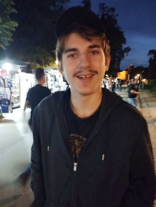 AnaNjene's tweet photo. Svaki  čovek ima svoju bitku, ali neke bitke se vode uz mnogo prepreka i u  tišini. Miloš Cimeša je dečak koji se svakodnevno bori sa težim oblikom  autizma. Iako su ga život i gubici najmilijih rano stavili pred ozbiljne  testove, njegov duh i borbenost ne posustaju. https://t.co/nMP5i6g8o6