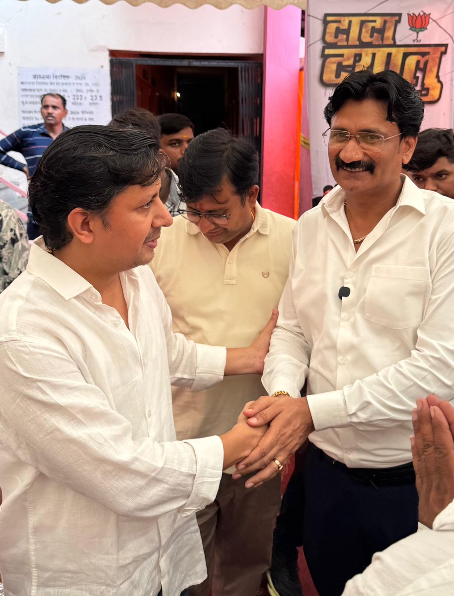AkashVOnline's tweet photo. बच्चे हमारे देश का भविष्य है…

विधानसभा 2 स्थित कुलकर्णी नगर में विधायक श्री @Ramesh_Mendola जी व जीतू यादव जी मित्रमंडल द्वारा क्षेत्र के विद्यार्थियों हेतु आयोजित नि:शुल्क शिक्षण सामग्री वितरण कार्यक्रम में सम्मिलित होकर प्यारे बच्चों को शिक्षण सामग्री भेट कर उनके उज्जवल भविष्य हेतु उन्हें शुभकामनाएं दी ।

कार्यक्रम मे पार्षदगण,अभिभावक व भाजपा कार्यकर्ता उपस्थित थे ।