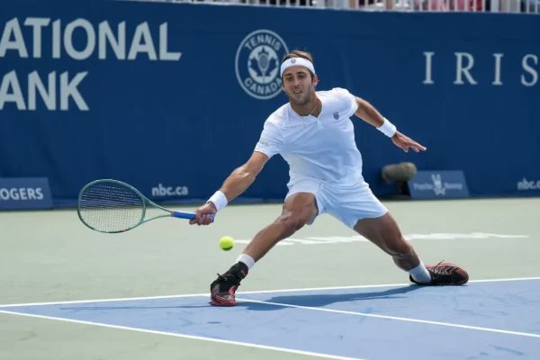 TheNetGameHQ's tweet photo. Tomás Etcheverry (25) sigue con su floja segunda mitad de año y cayó frente a Nuno Borges por 6-4 6-2 sin atenuantes.

El portugués se verá las caras con Yannick Hanfmann por el lugar en octavos https://t.co/eBzjciGSF3