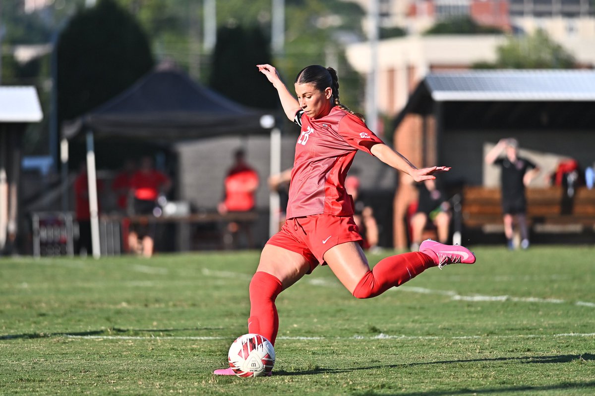 TylerMayhew133's tweet photo. WKU Women’s soccer defeated Murray state 4-1 in an exhibition match Wednesday august 5th 

Shot for @KySportsTV 

@WKUSports @MSURacers https://t.co/0TWMCFHpim