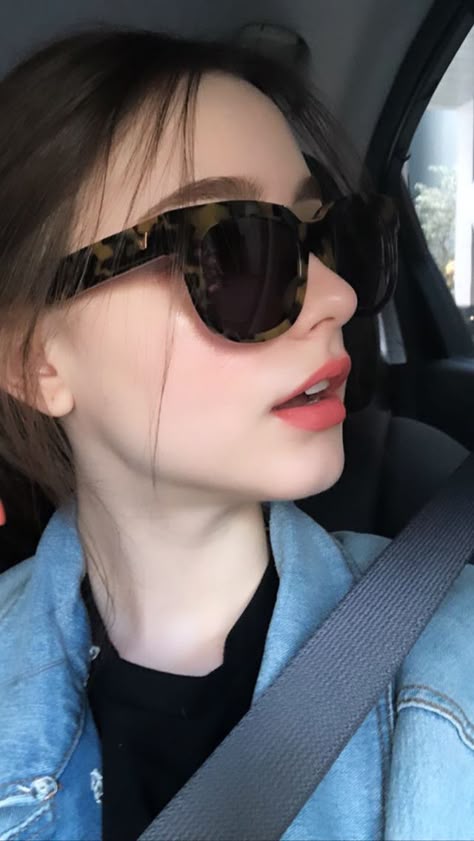 silan_ben's tweet photo. Denim jacket, bold tortoiseshell shades, and a car-selfie vibe
fmgu https://t.co/s85FJFPZhS