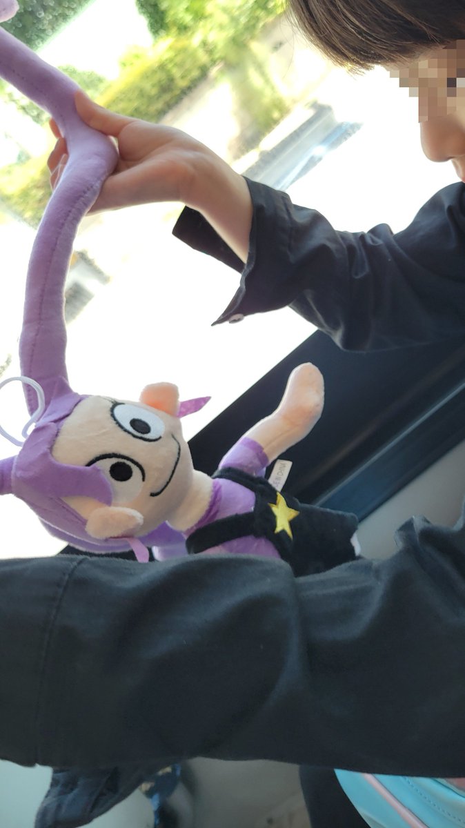 chiichoko0728's tweet photo. 私の母からまた大量のシールと娘さんが好きなキャラグッツが送られてきて、めちゃ大喜びの娘さん✨
良かったねぇ～☺️
バァバ、ありがとうございます🙇‍♀️
そして娘さんがつい1週間前に急にはまりだしたベイブレード…
｢誰にお願いしたらいい？🥺✨｣
って。もう移り変わりが早くて皆困っちゃうなぁ💦 https://t.co/BMzEybxiRL
