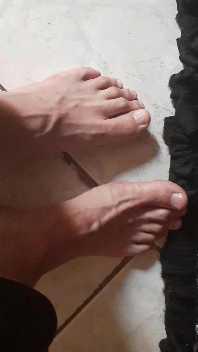 sancafeet's tweet photo. Pés descalços #barefoot #pesmasulinos https://t.co/OGkKp1Gblx