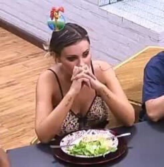 anacarlex's tweet photo. @vcutpwr penso exatamente assim kkk pode vir até o papa falar que é bom pra hormônio, parto e etc… mas eu simplesmente n consigo, n passa pela minha cabeça transar com o bb na barriga, eu n quis nem tentar pra n me frustrar ou frustrar meu namorido, que pavor !!!! (ps.: tô grávida) https://t.co/OLwYmCHedN