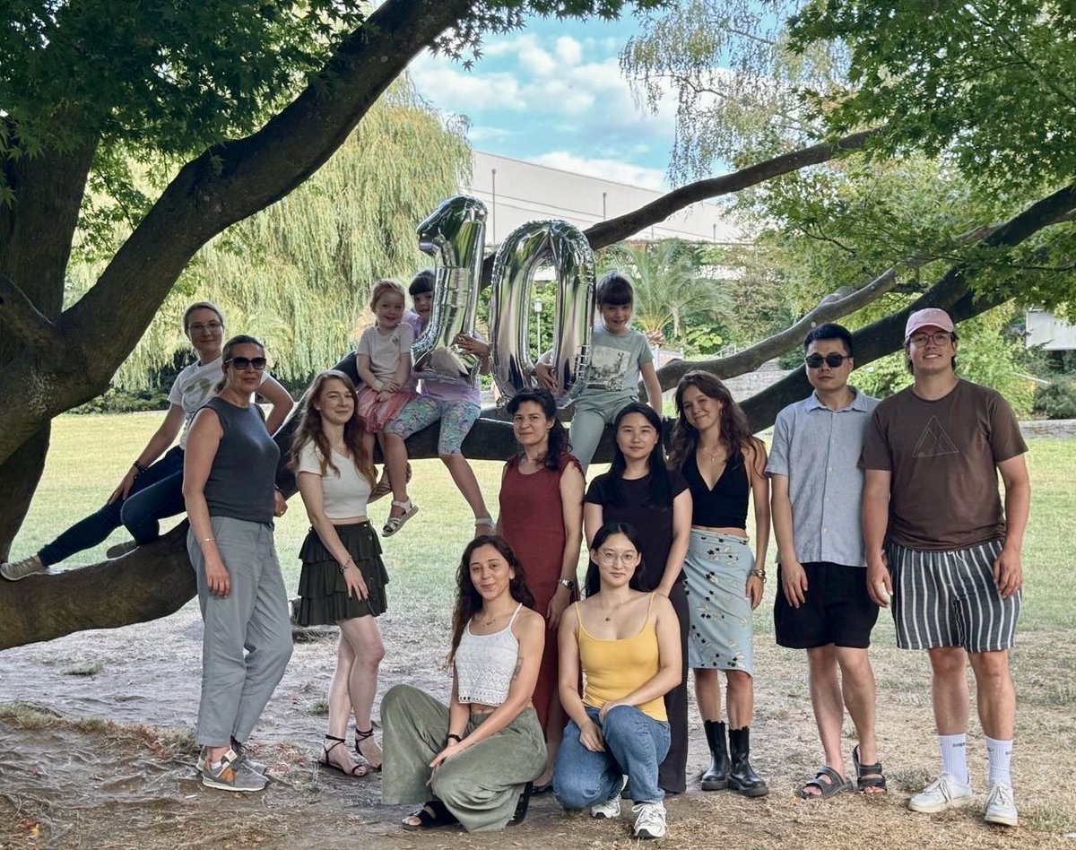 JablonskaLab's tweet photo. Sunshine, BBQ, and the best lab mates! ☀️🍔🎉

Our annual lab BBQ was extra special this year. It is our lab’s 10th anniversary!!! Cheers to an incredible team and many more years of science, collaboration, and fun! 🧪✨🔬🧬🥼🧫 https://t.co/XGljGxBj6N