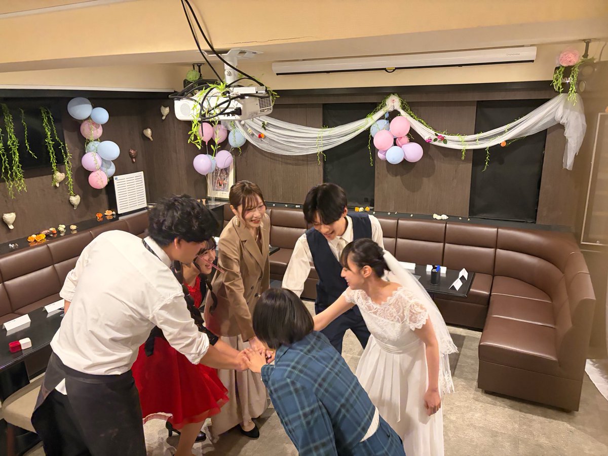 Dressers_Live's tweet photo. 9日目御礼❣️「#冬の結婚式」
本日も皆様のお陰で満員㊗️御礼となりました！
日々反響ご感想を頂きまして改めて感謝申し上げます！
明日8/7(金)19時公演は当日券御座いますので、是非この機会にご観劇くださいませ！
★8/4(火)-9(日)
とんとん脚本イマーシブ演劇「冬の結婚式」
https://t.co/xRxvw2xbjF https://t.co/I4Iu7rY66Y