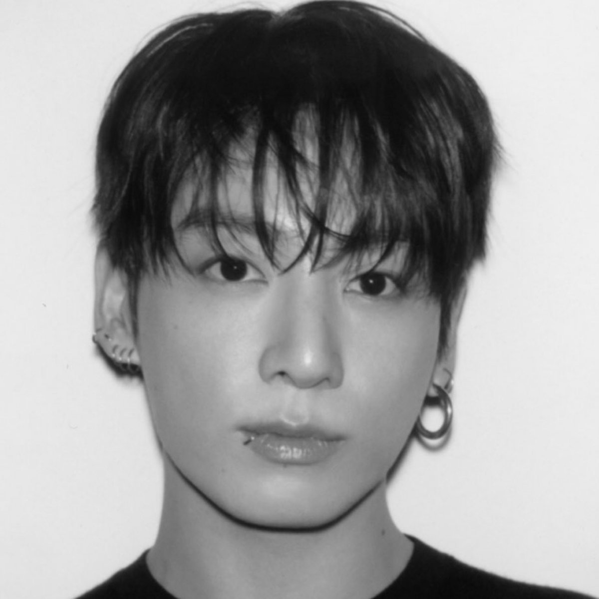 updatecultura's tweet photo. FACECARD! Jungkook em novas fotos. https://t.co/QMfoZ8phu8