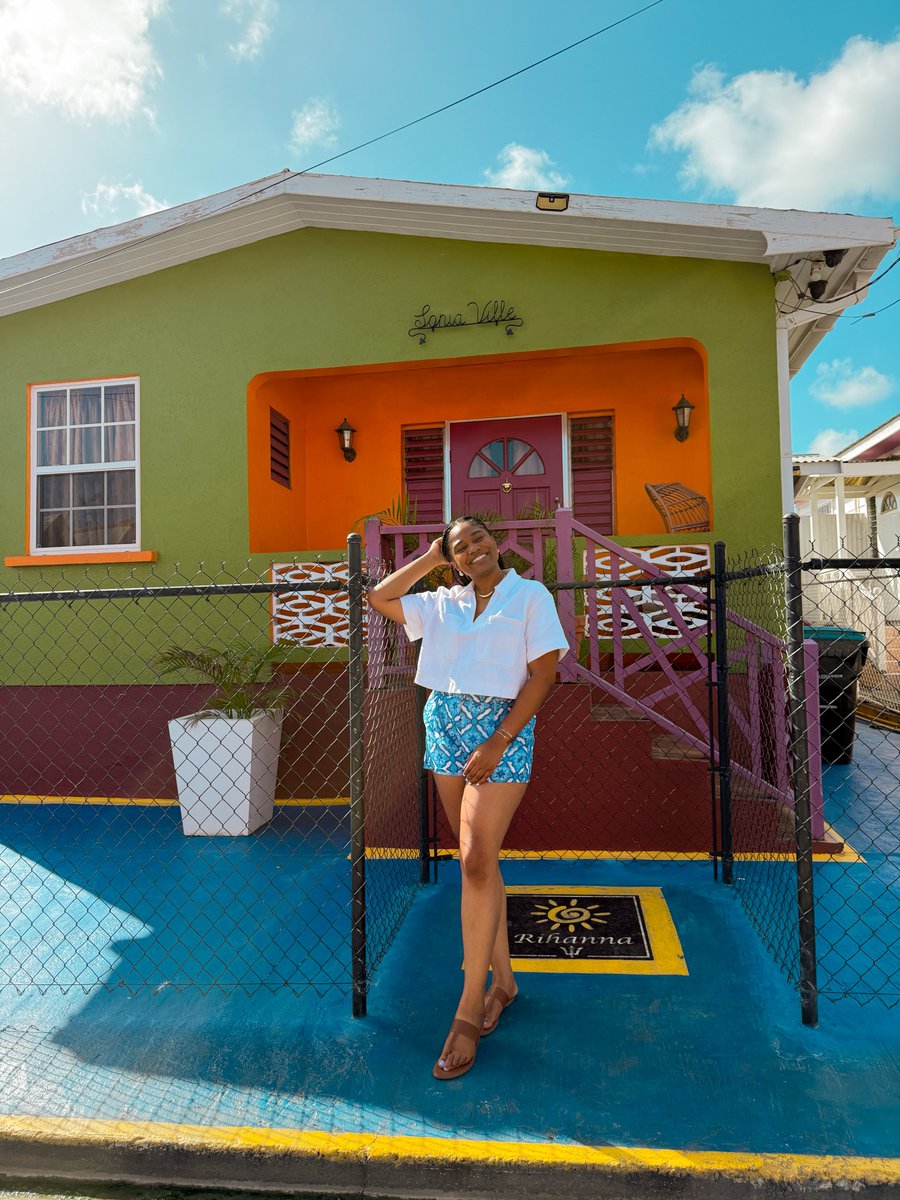 almaasinobi's tweet photo. Visited Rihanna’s childhood home in Barbados 🇧🇧✨ https://t.co/ZoUE0FC80W