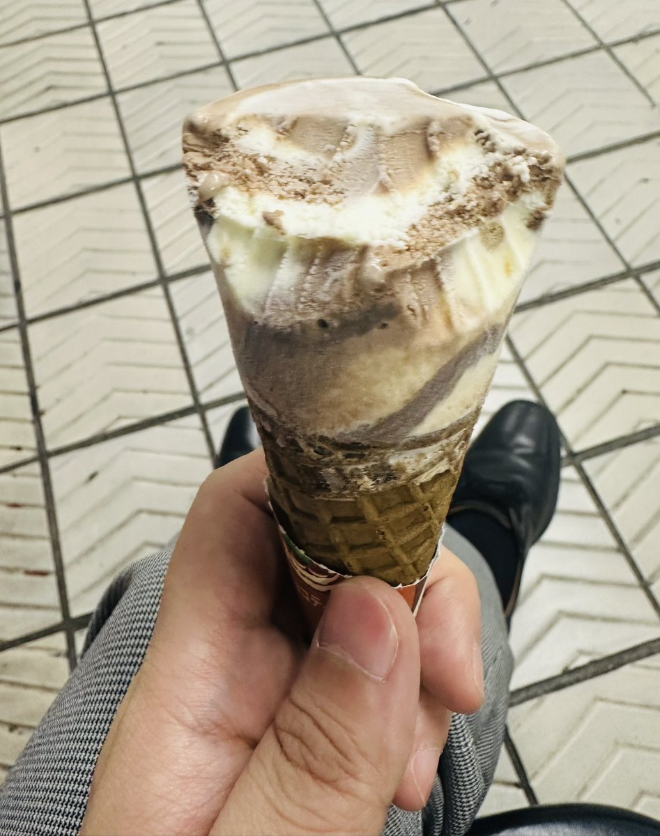 hase01234's tweet photo. 電車待ちで久々に17アイス食べた☺️ https://t.co/Cs1NFwBkkG