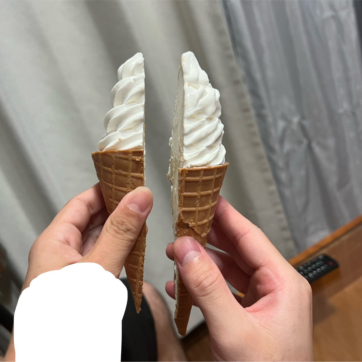 ukcv9's tweet photo. セブンのソフトクリーム高かったから彼氏と半分こした https://t.co/wkBmPwoPZT