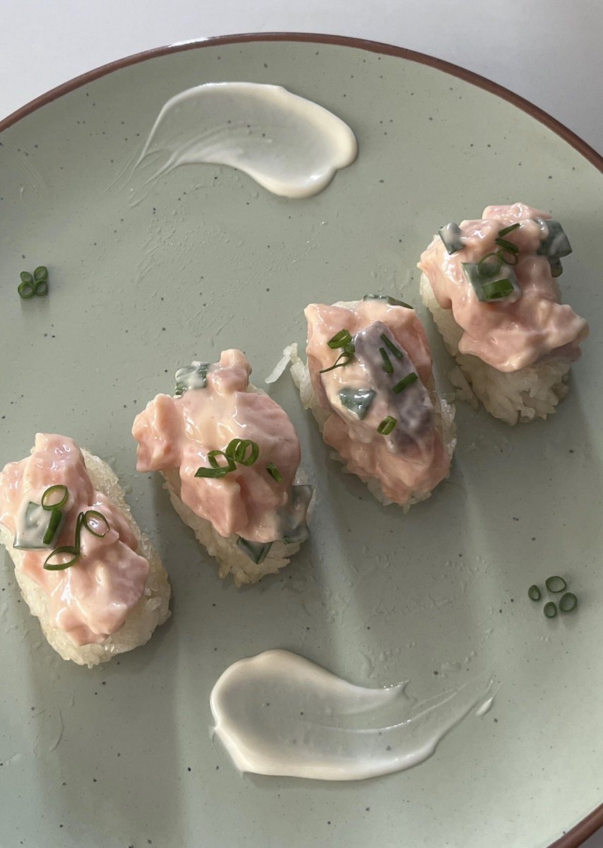 kinskinlist's tweet photo. creamy salmon with crispy ish rice :p #foodtwt https://t.co/ZhFJ3GPZdW