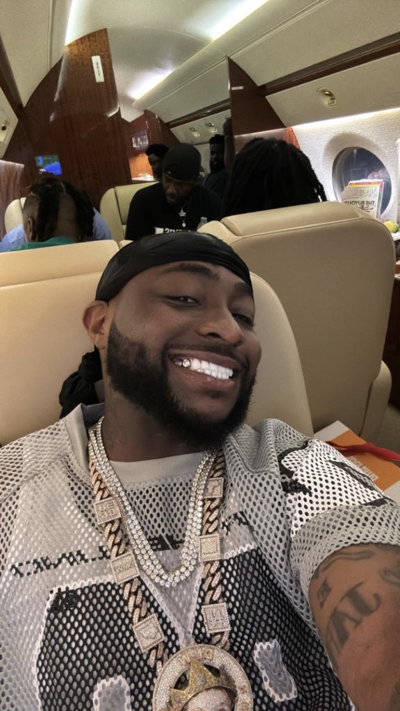 Obahwitdvibe's tweet photo. Day 243, 🧡📸✨💐
@davido 🐐👑
#BADDEST #BIGGEST #Oriadé https://t.co/XKjrwqTRn4