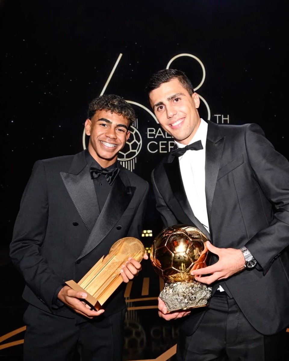 CrewsMat10's tweet photo. If Rodri signs for Barça, no matter what happens this season, the Ballon d’Or will be coming back to Camp Nou.❤️😭 https://t.co/s6fg1tWt08