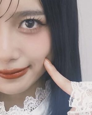 O___OSA's tweet photo. これさよく見ると頬が凹むくらい刺さってるのと触れるかどうかくらいな距離感なのがれいるるらしくてすごくいい https://t.co/8C9Emq0zLc