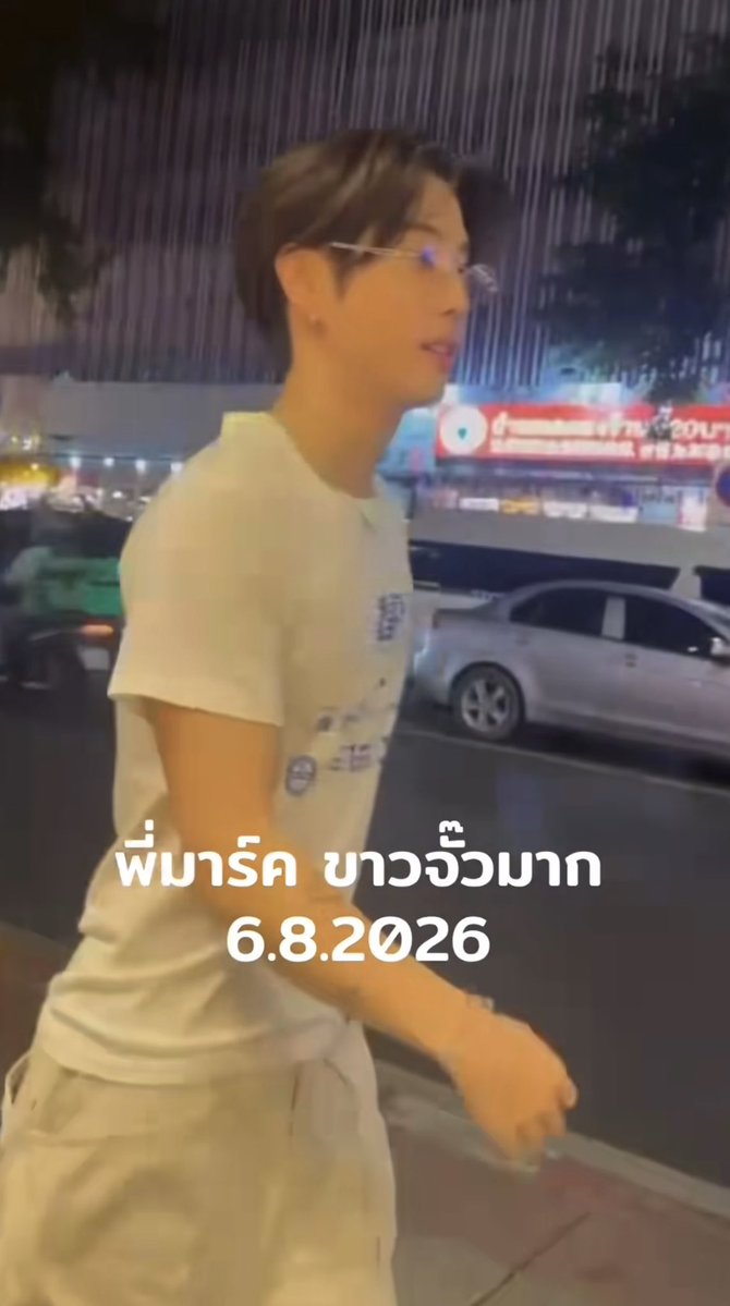 lee_MT93's tweet photo. พบหนุ่มแว่นไปกินเล้งที่บรรทัดทองค่ะหล่อมากกกก

#MarkTuan https://t.co/E9FTQt9Wer