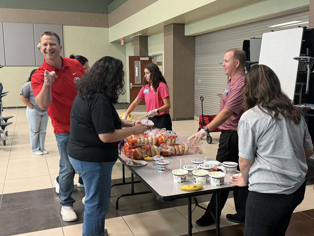 DrAnthonyMS's tweet photo. Thankful for our community partners for coming to serve our Raven Staff this morning! @CFISDengagement #ravensrise #BelieveinBelieve #CFISDspirit https://t.co/g54MIGglVi