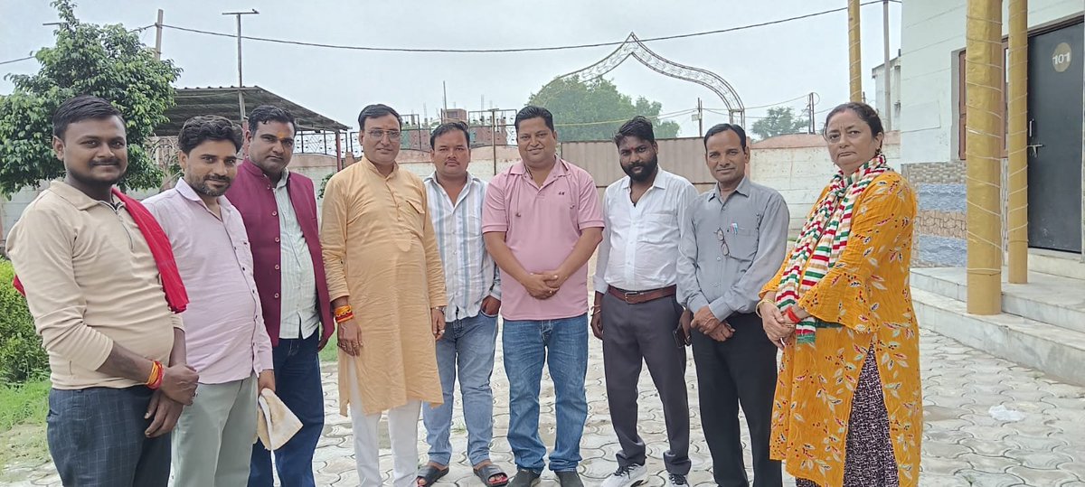 pathere_v's tweet photo. आज दिनांक 6अगस्त 2026 को रूद्र फार्म हॉउस मैं मण्डल अध्यक्ष समिति पाठक जी की अध्यक्षता मैं  मासिक एवं तिरंगा यात्रा की बैठक आयोजित की गई मुख्य अधिति के रूप मैं पूर्व मण्डल अध्यक्ष हसायन दीपक उपाध्याय का मार्गदर्शन प्रात हुआ 🙏🙏 https://t.co/8Q94T0IuUQ