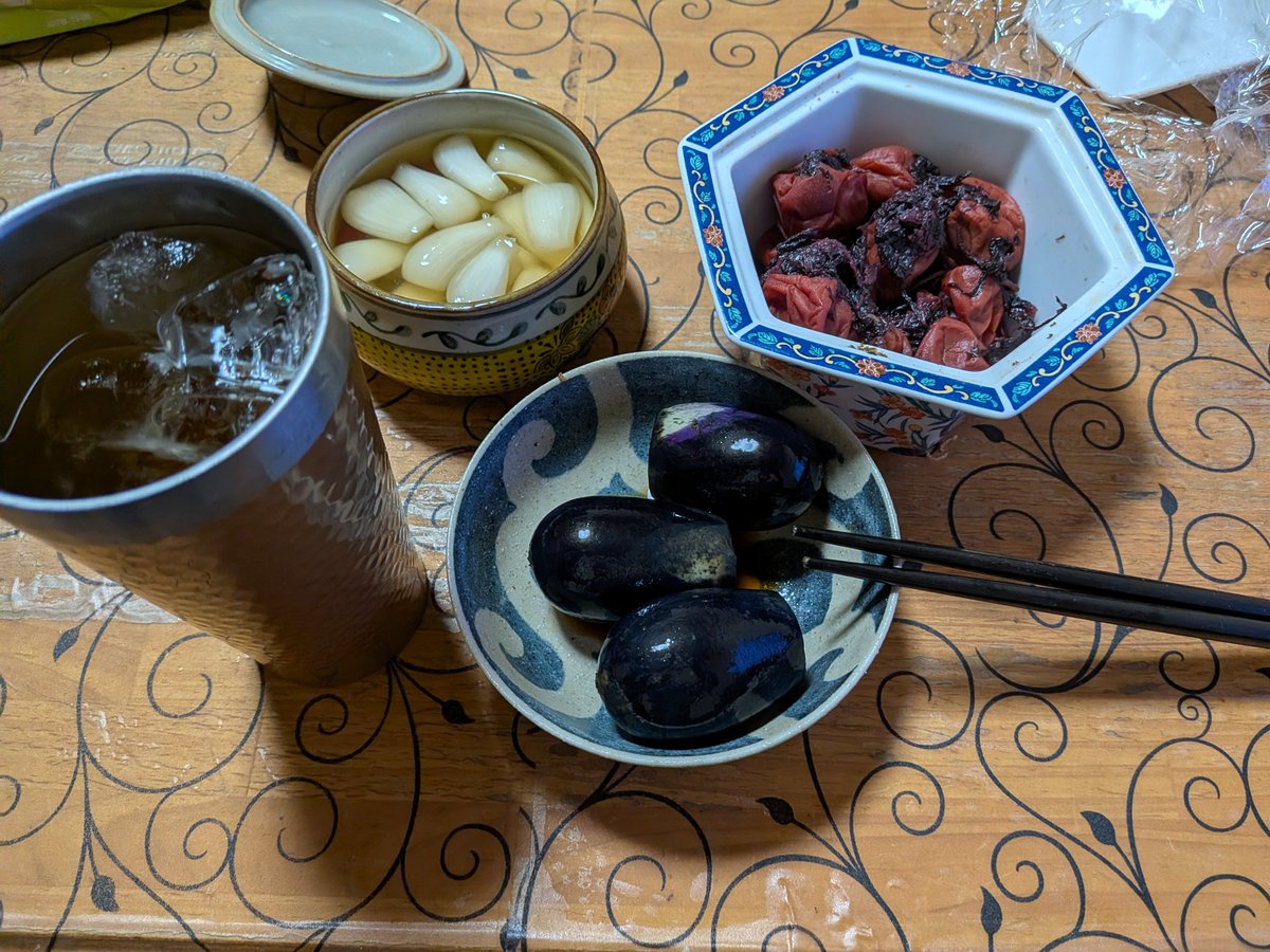 bunkefarm's tweet photo. 皆さま今日もお疲れ様です😊
今日も…農魂💪
ほぼ1日ネギ圃場の土寄せ、暗くなる前にヘタ紫の収穫…写真無し😅

おっちゃん、恋しとるげん😍、メッチャ…　#加賀野菜　#ヘタ紫　にね、オモロイ？難し💦

晩御飯
修行僧的な💦
流石に！ダメネギ抜いたから、それで、ネギおこ！🥰 https://t.co/lf7tnPgWvp