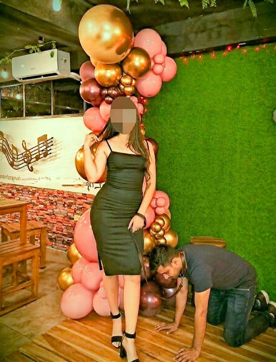 Dog_of_Katie's tweet photo. Some guys want to be the boss. I just want to be a good dog for my Princess. Down on all fours on the hardwood, head bowed, holding my position while she looks like an absolute goddess. I know my place. 🙇♂️🔗
#Submissive #PetPlay #FLR #Femdim #goodog https://t.co/Rqz5tArCfx