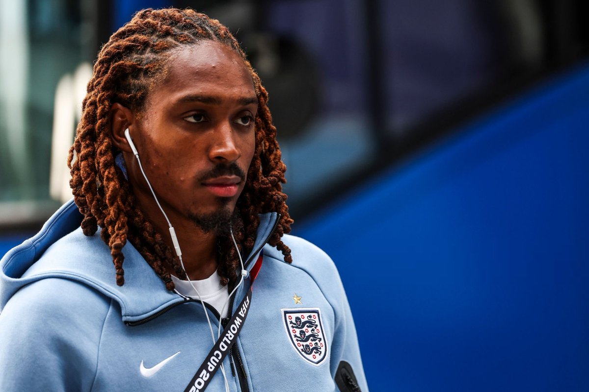 utdreport's tweet photo. Djed Spence has been offered to #mufc and Liverpool, but it's unclear whether United have said they want him as of now. He wants regular game time [@JacobsBen, @UnitedStandMUFC] https://t.co/qkfaOmCiC4